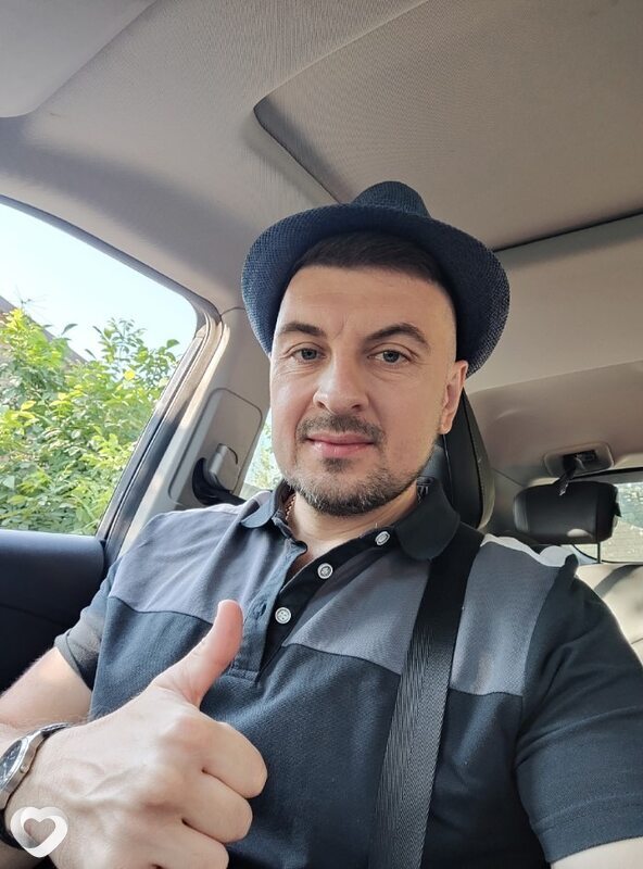 Артём
