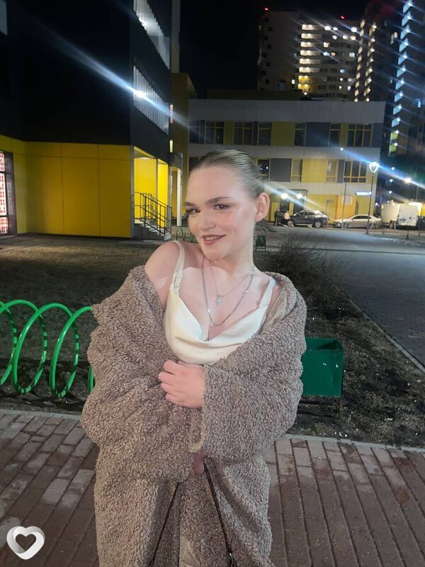Оля