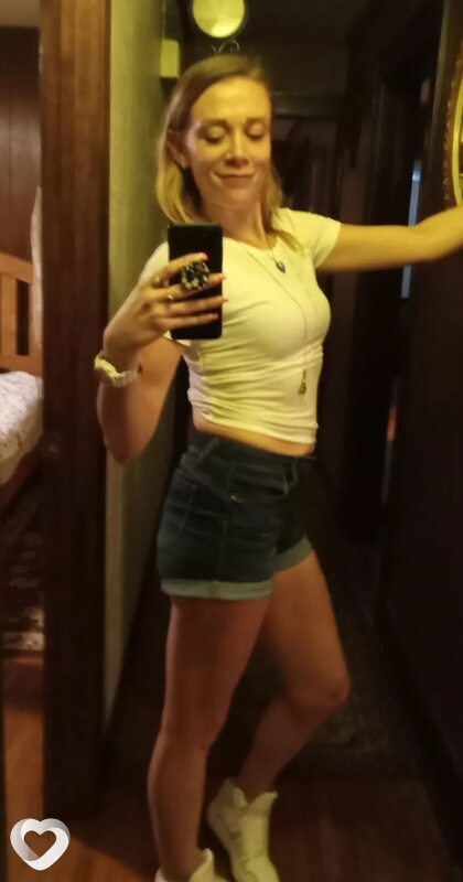 Оля