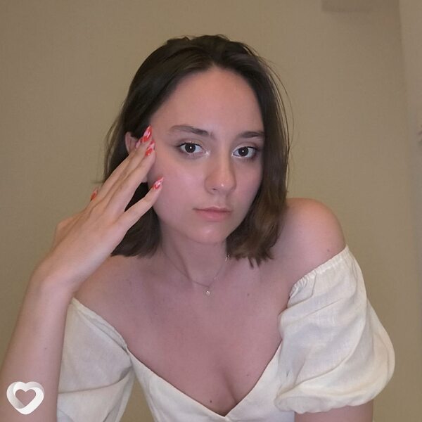Оля