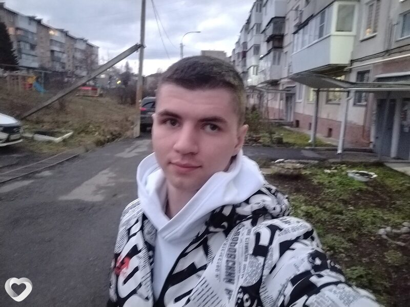 Артём